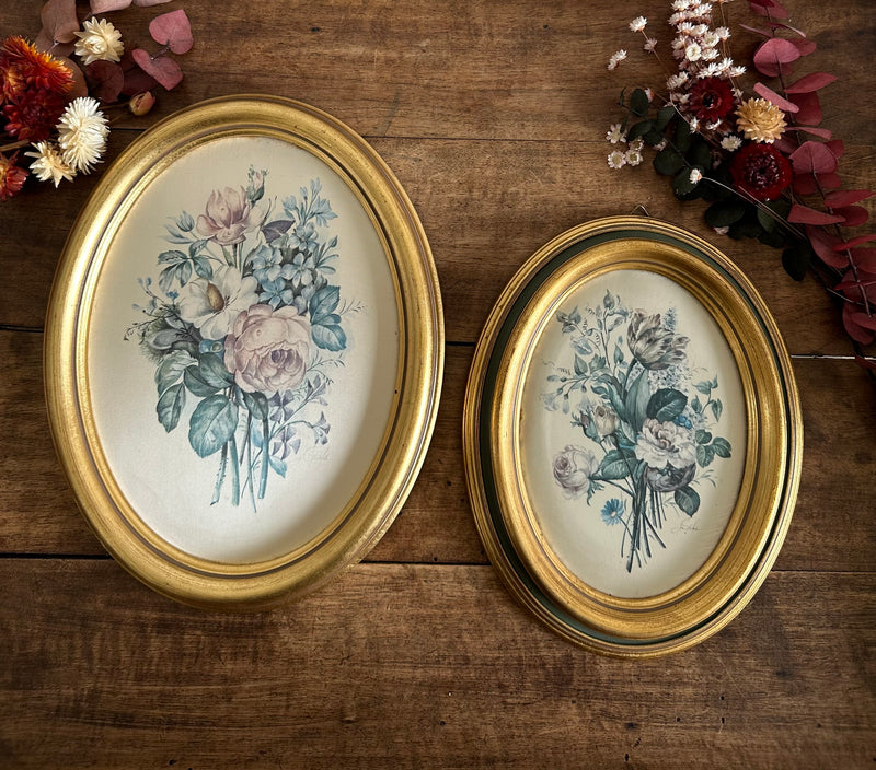 Impressions sur soie compositions florales dans cadres en bois dorés ovales