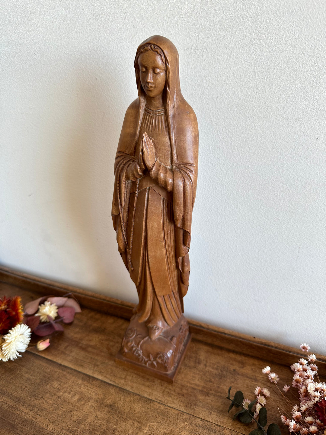 Statuette de la vierge en bois sculptée signée Lucien Pessey (1912-1992)