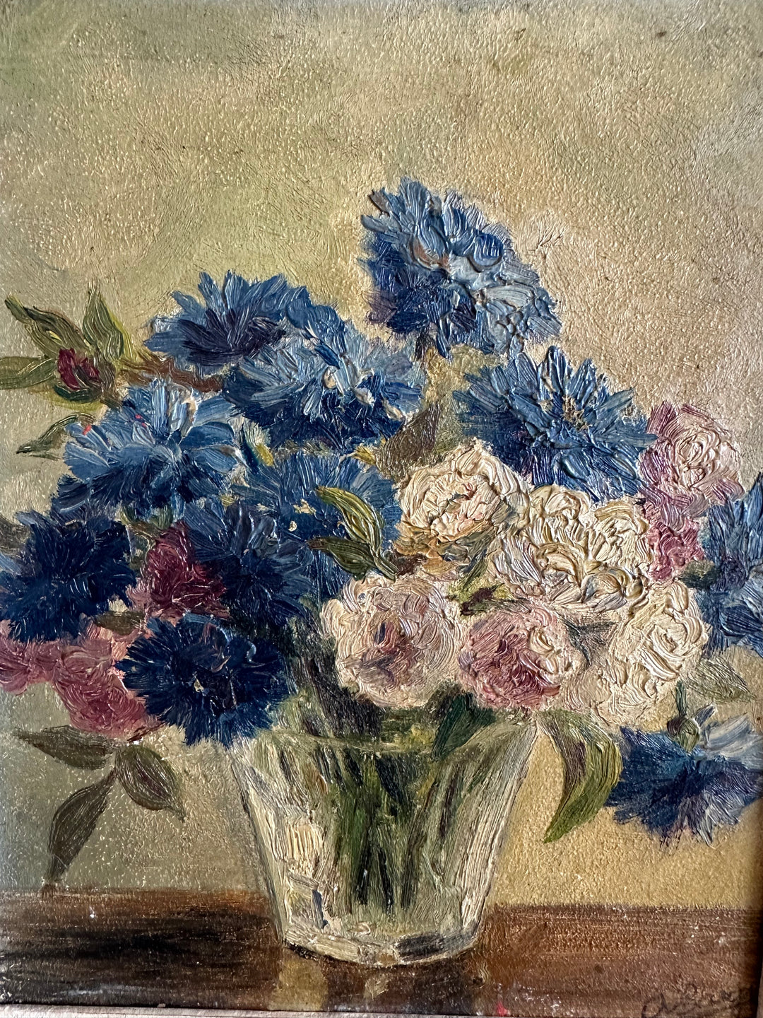 Peinture bouquet de fleurs bleues et blanches encadrée années 50