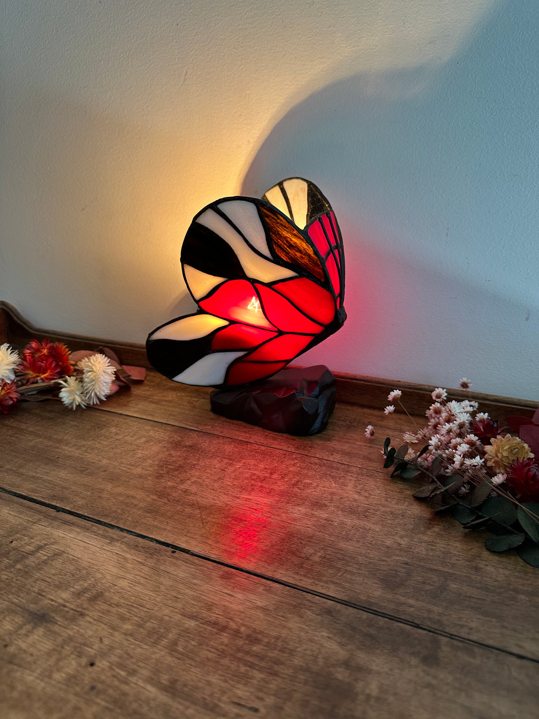 Lampe papillon à poser pâte de verre rouge et noire