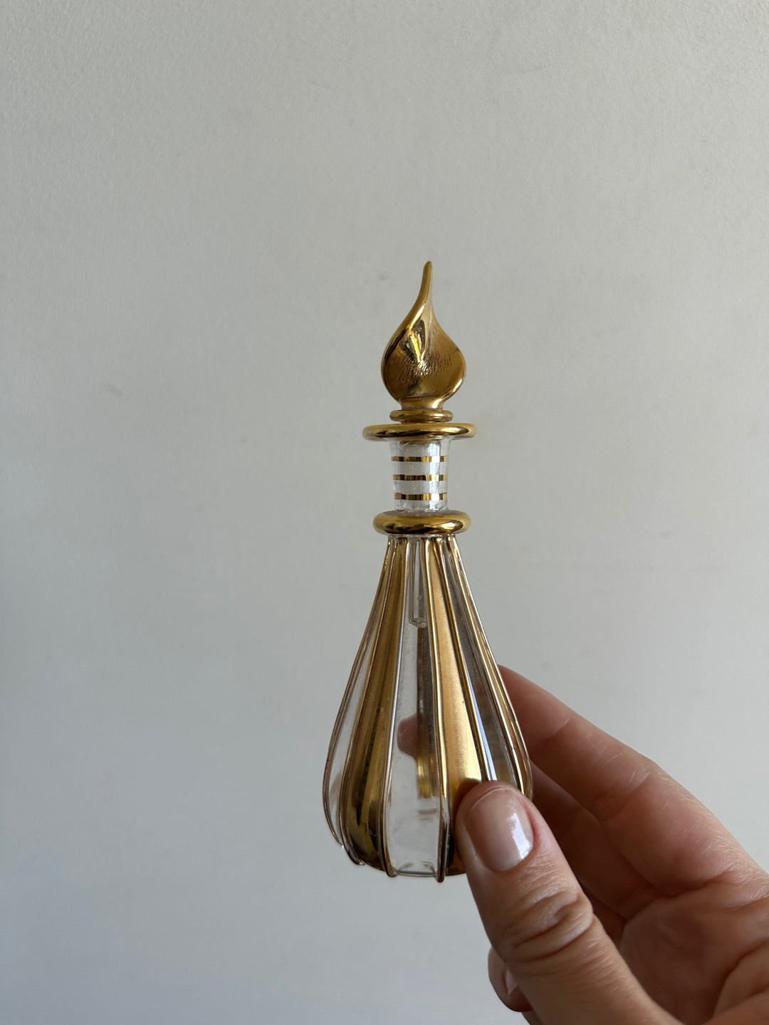 Fioles à parfum vintage dorées rondes
