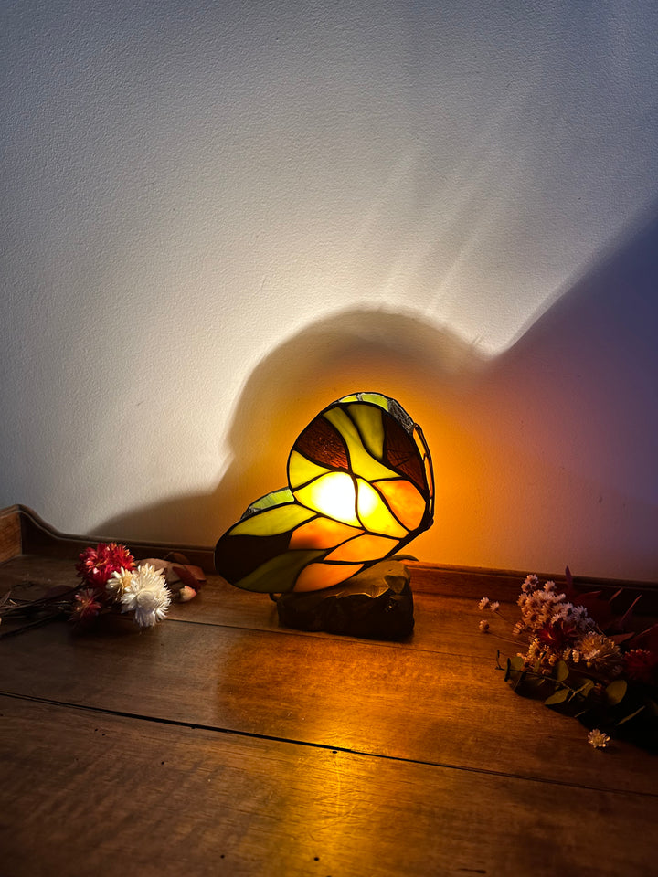 Lampe de chevet papillon en pâte de verre