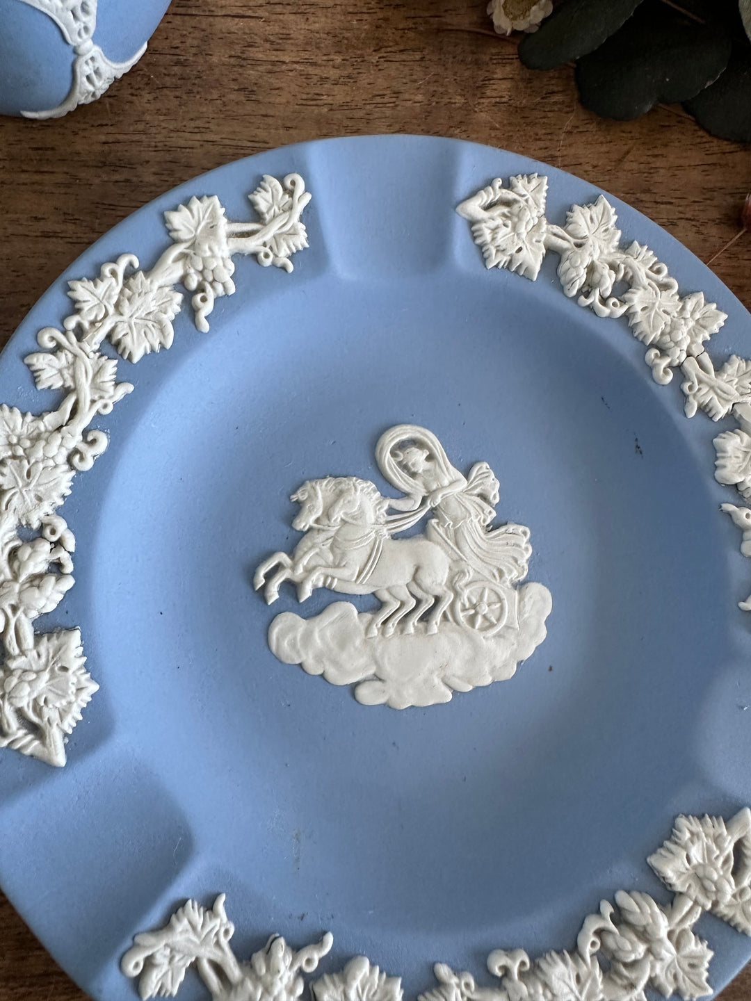 Ensemble Wedgwood bleu et blanc made in England