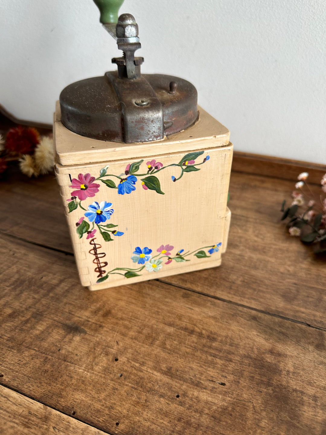 Moulin en bois Peugeot peint à la main décorations florales