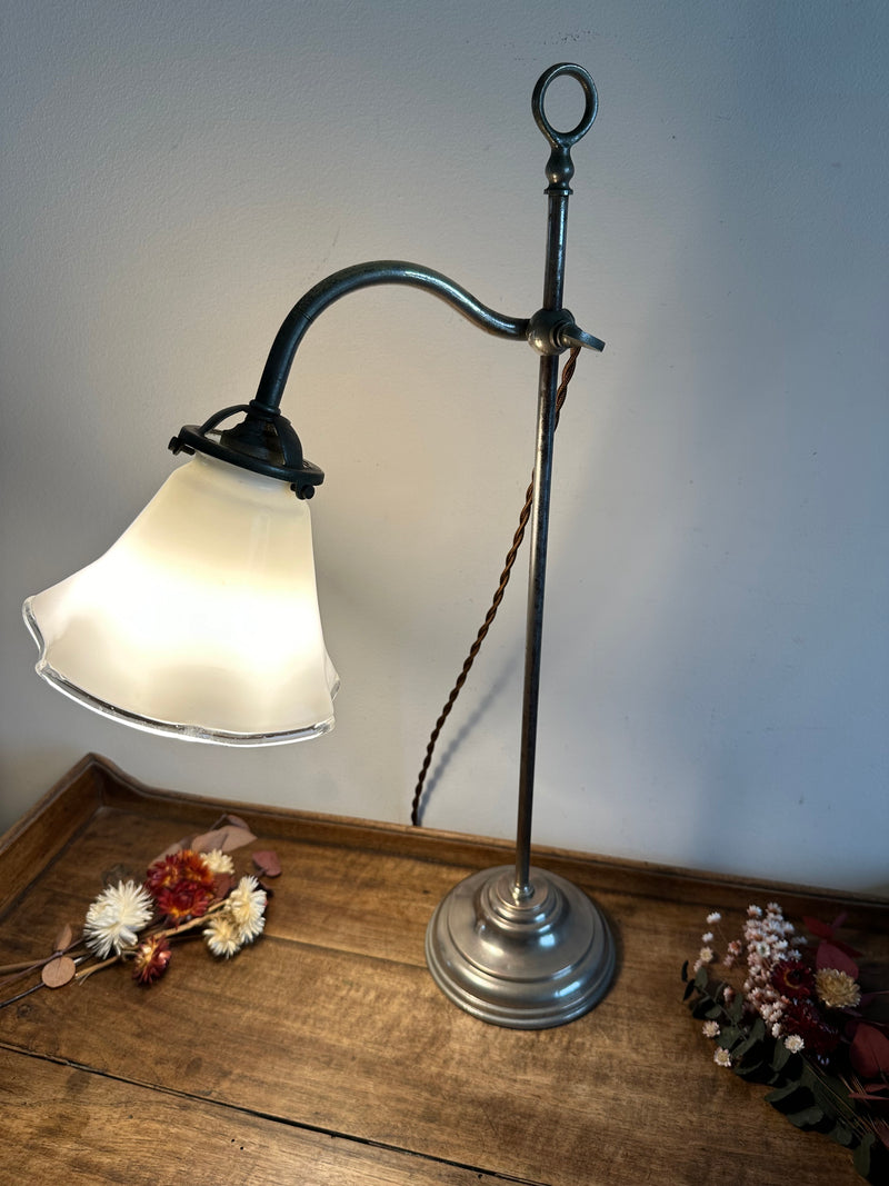 Lampe en acier et opaline blanche années 50