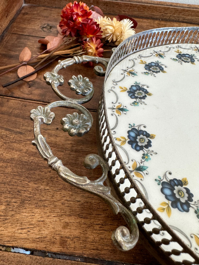Plateau vintage en bronze avec motif floral