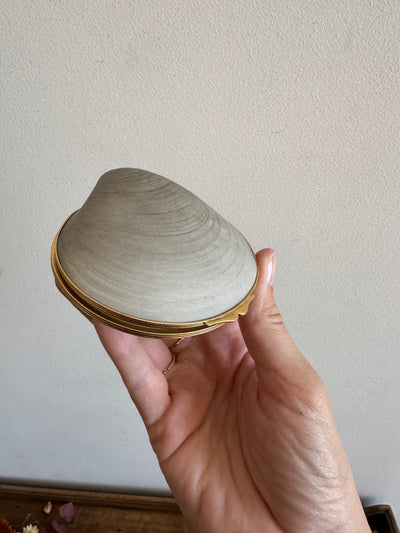 Pilulier coquillage perle nacrée en porcelaine peint main