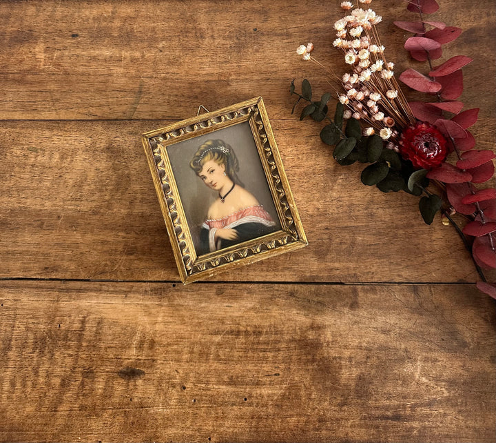 Impression portrait de jeune femme encadrement en bois doré