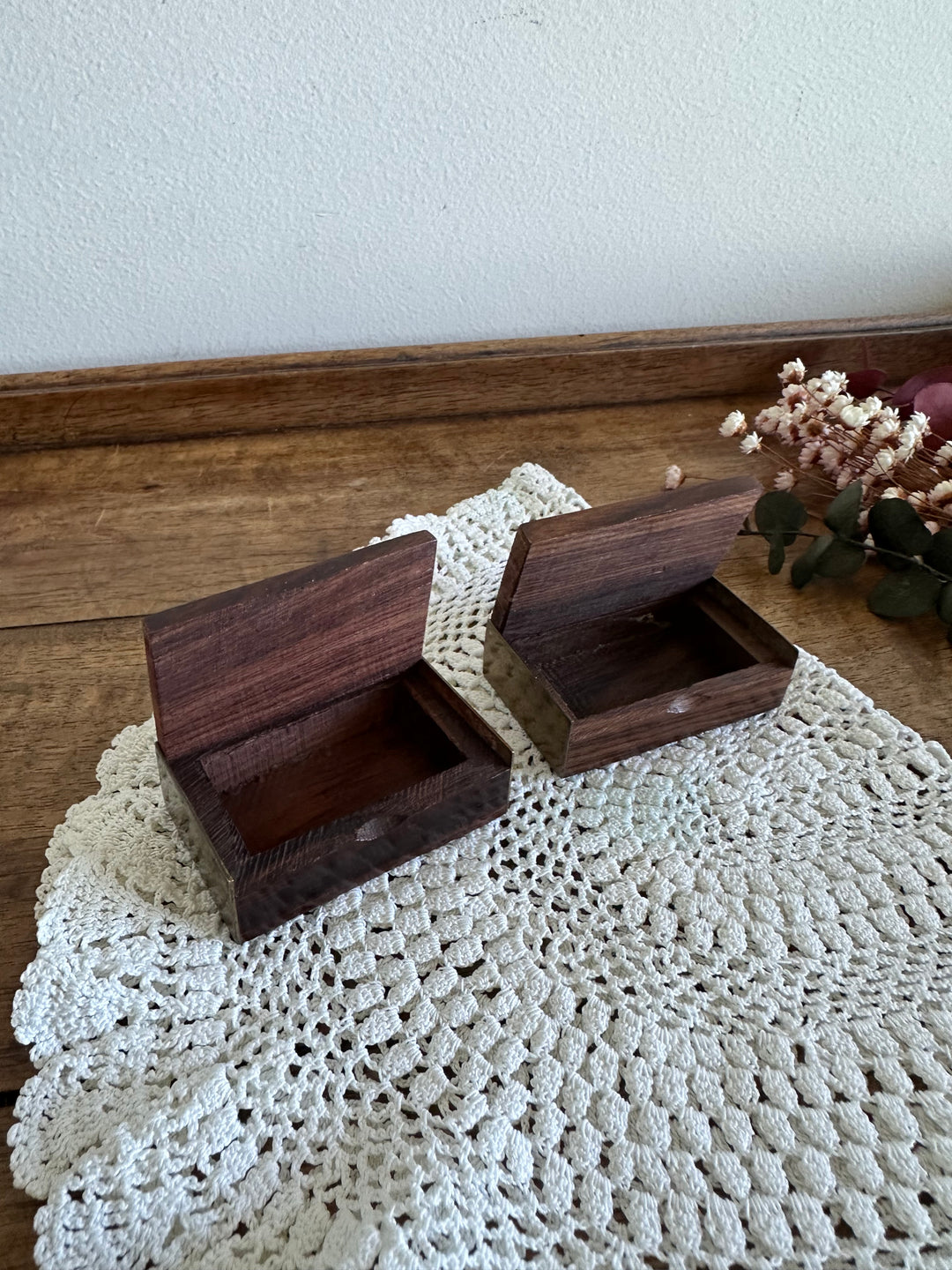 Boîtes en bois décorées de laiton taille mini