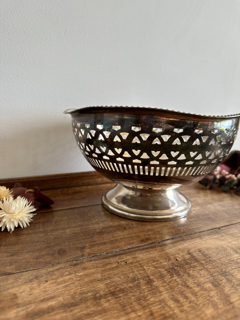 Coupe à fruits en métal argenté ajourée