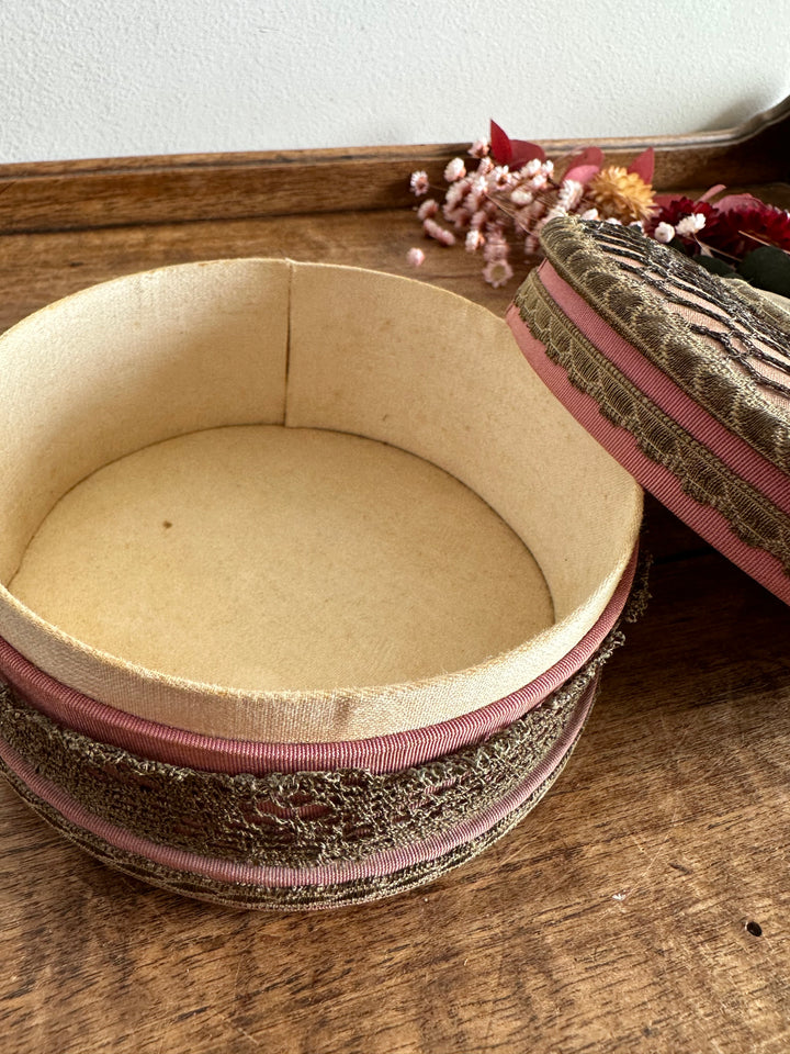 Bonbonnière en tissu XIX ème