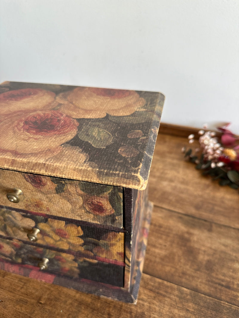 Coffret en bois recouvert de papier floral italien