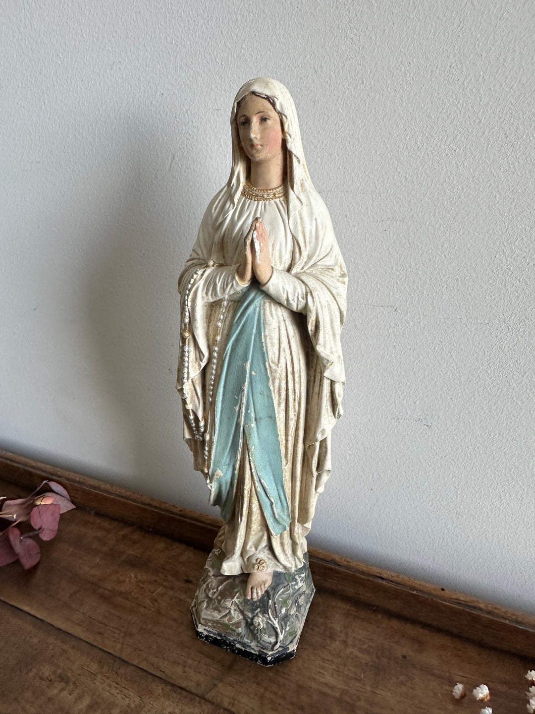 Statuette de la Sainte Vierge en plâtre fin XIX début XX ème