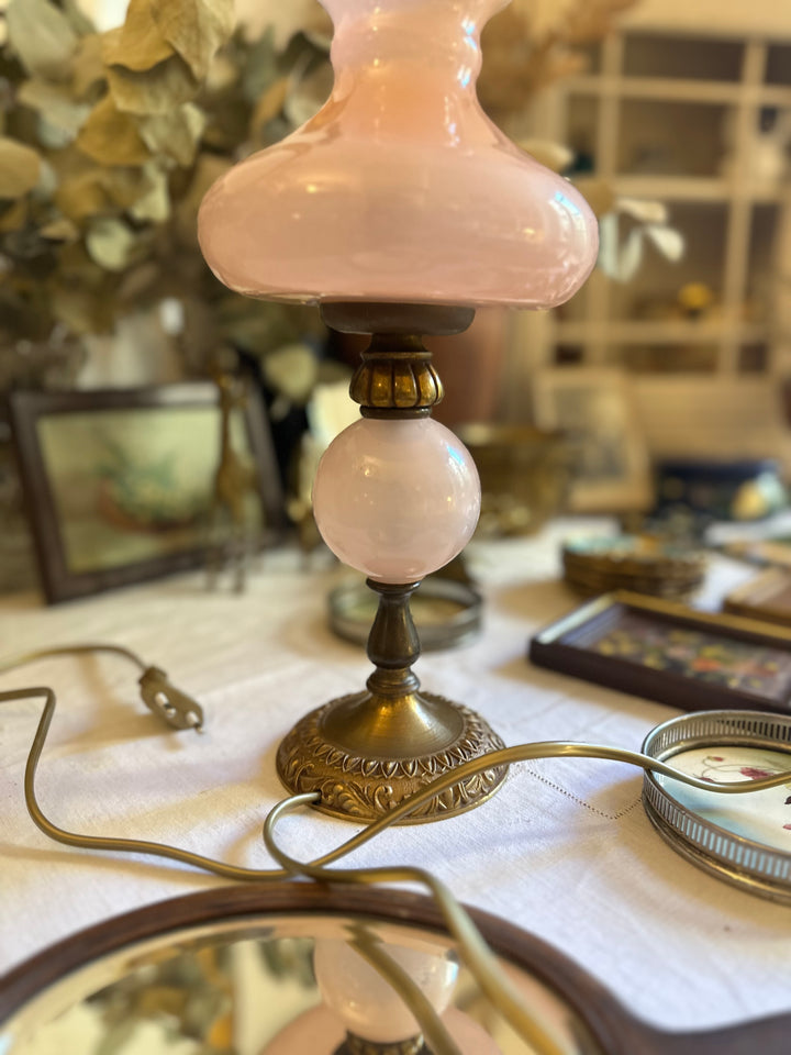 Lampe en opaline rose années 60