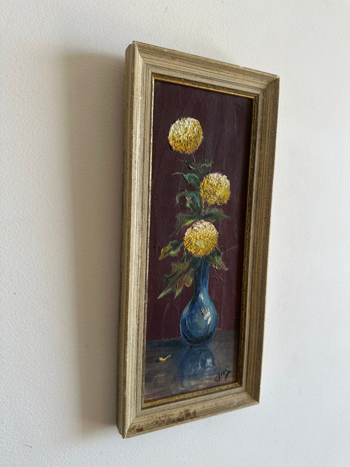 Peinture à l'huile signée dahlias jaune vase bleu