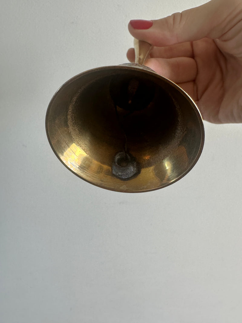 Cloche murale laiton doré avec chaînette 30x15 cm | vente en ligne sur