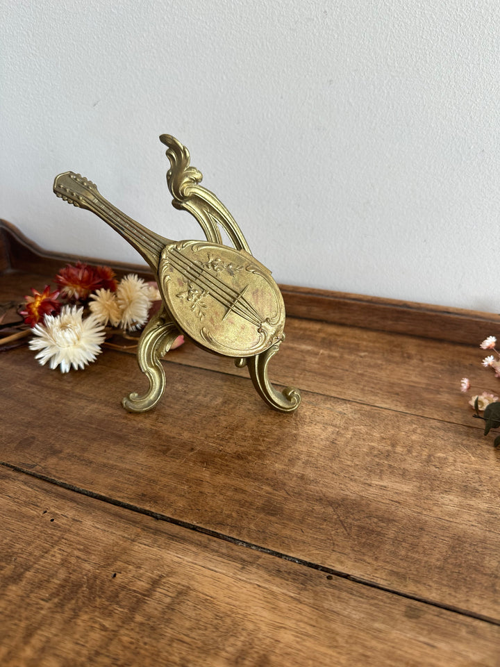 Mandoline sur pied porte montre de gousset en régule doré