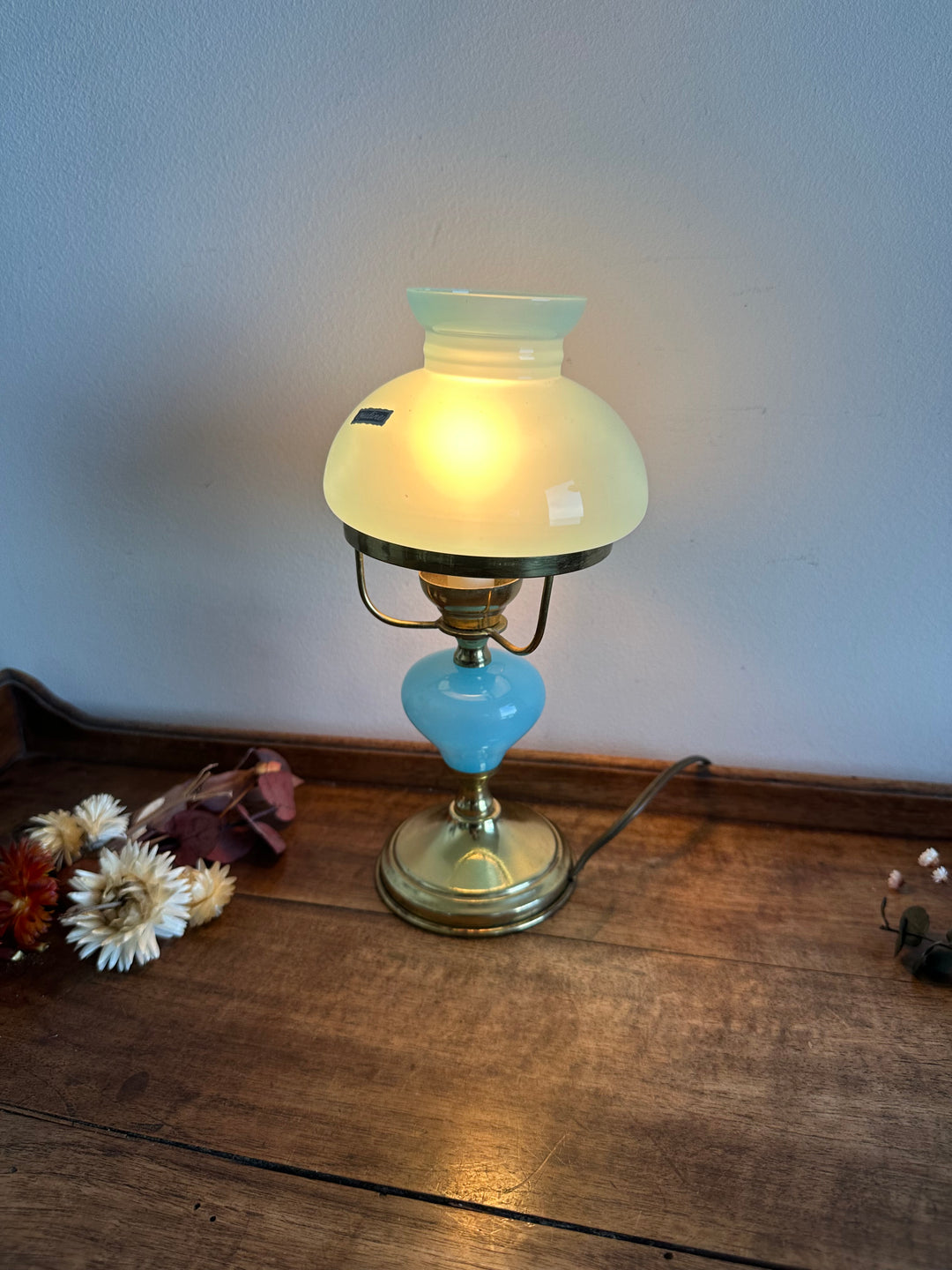 Lampe en laiton et opaline bleue taille mini