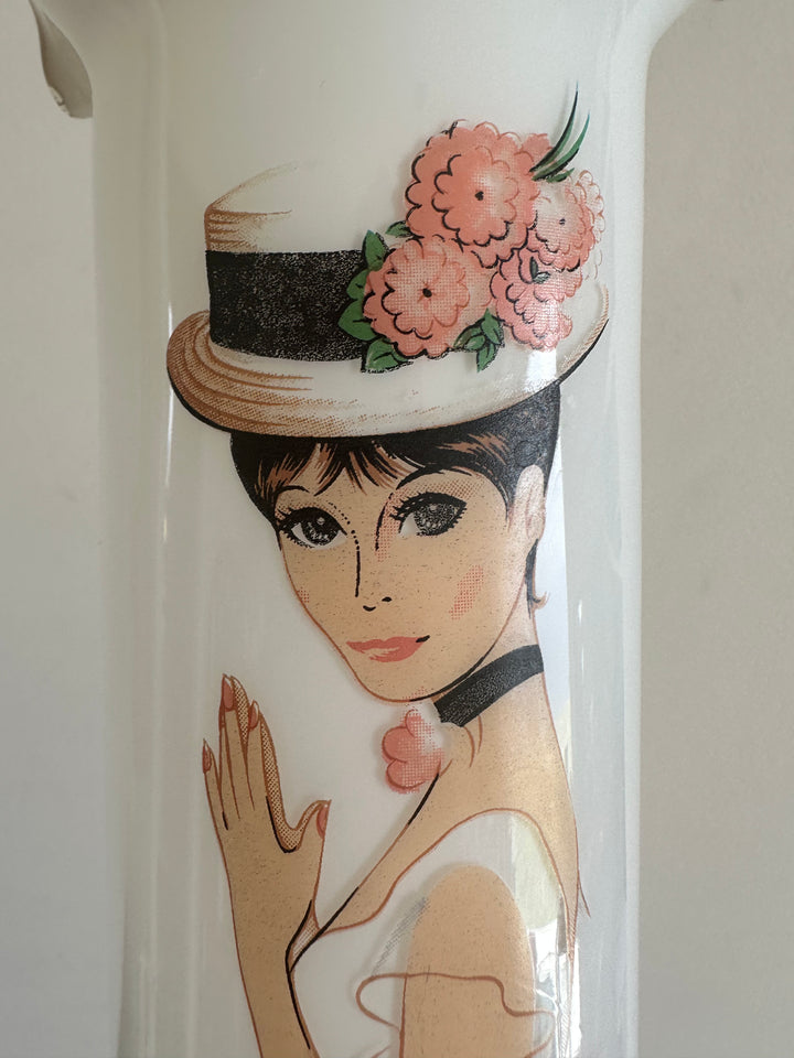 Vase en opaline blanche jeune femme années 50