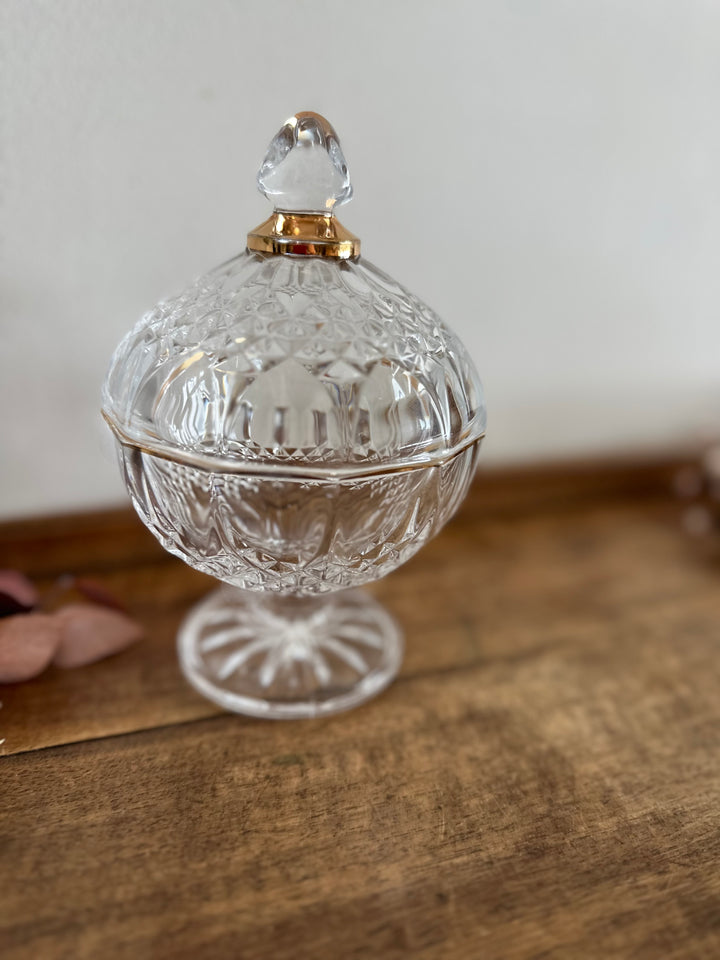 Bonbonnière en cristal taillé cerclée de doré