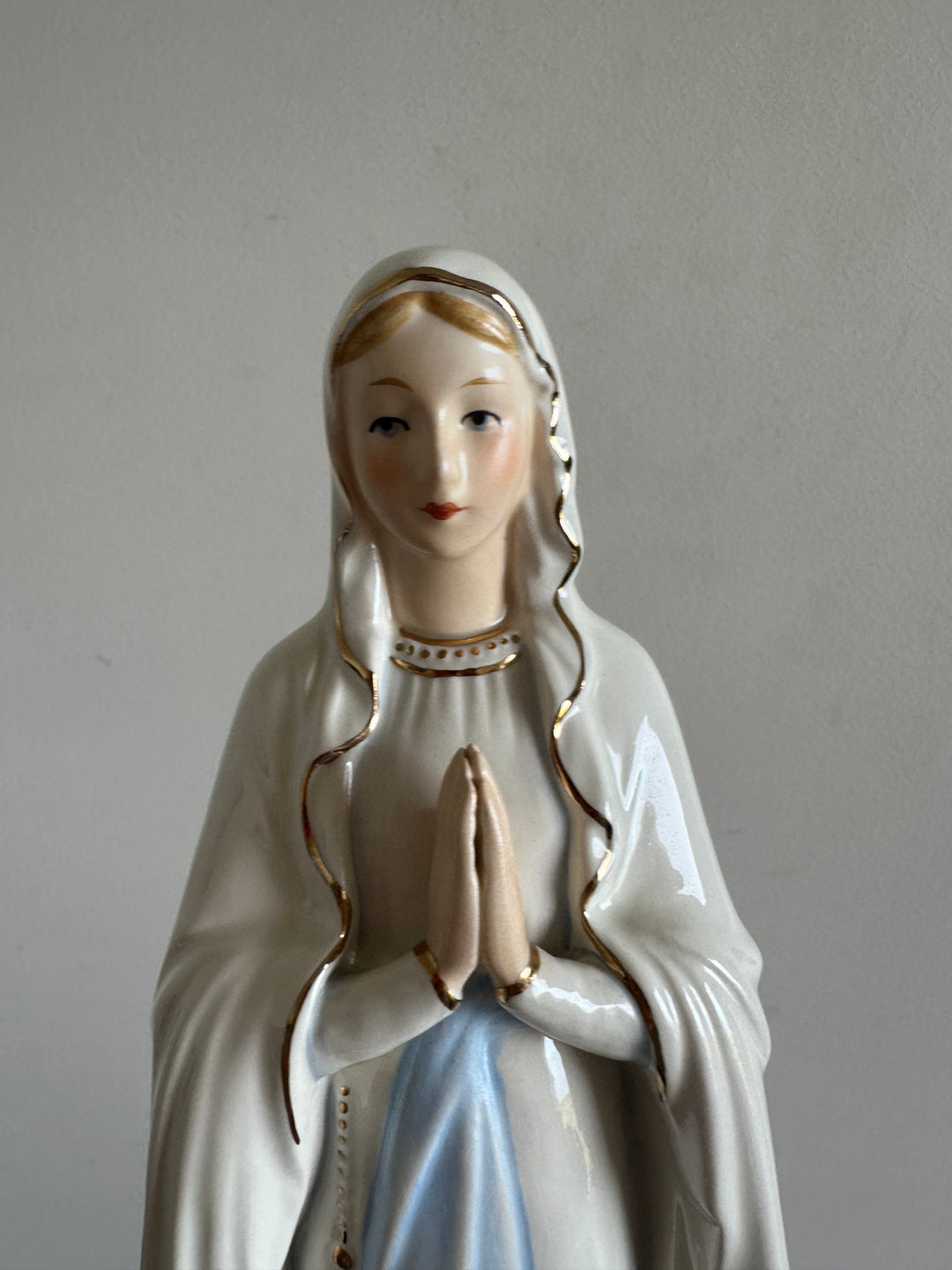 Statuette de la vierge en porcelaine fabrication allemande.