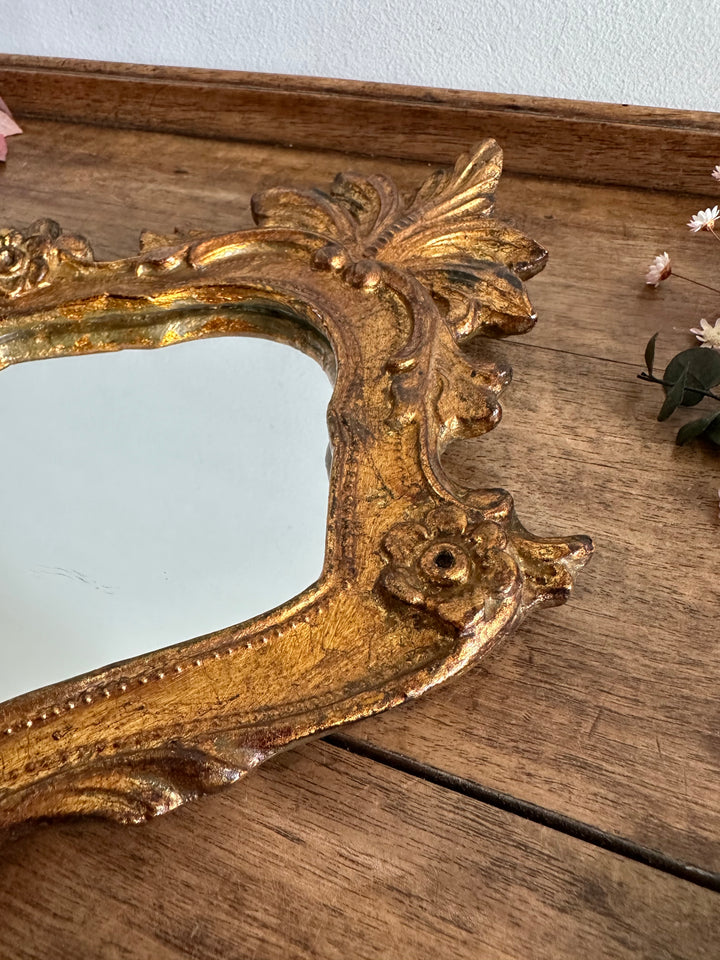 Miroir rocaille en bois doré