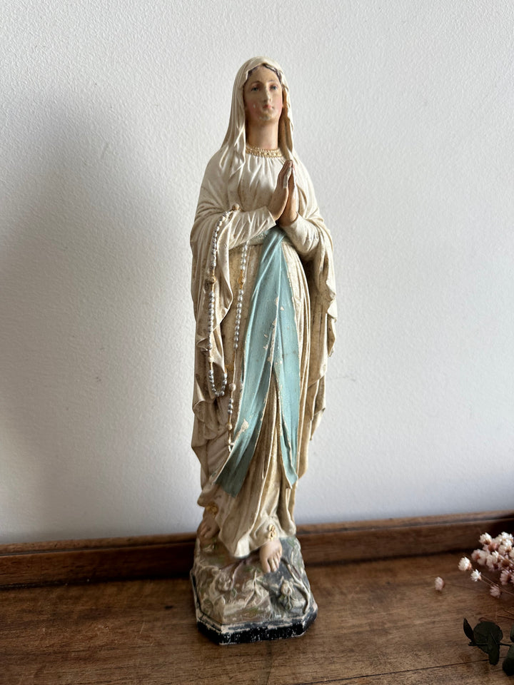 Statuette de la Sainte Vierge en plâtre fin XIX début XX ème