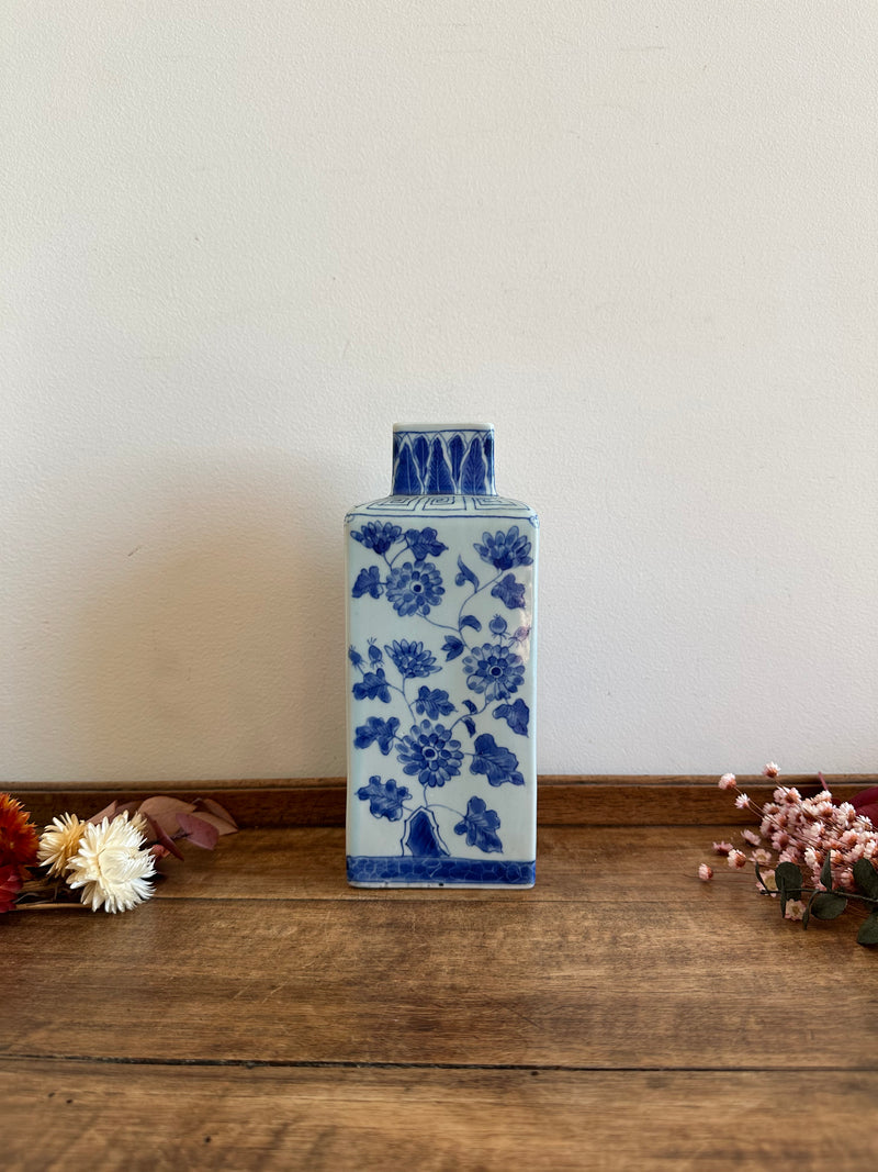 Vase en porcelaine décoré main style asiatique