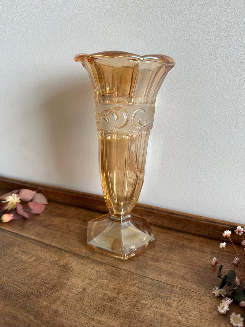 Vase soliflore en verre irisé orangé