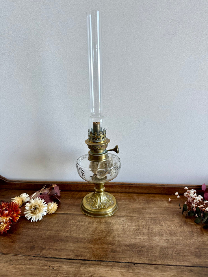 ANCIENNE PETITE LAMPE a pétrole en verre torsadé émaillé décors de fleurs XIX EUR 150,00 ANCIENNE PETITE LAMPE a pétrole en verre torsadé émaillé décors de fleurs XIX EUR 150,00