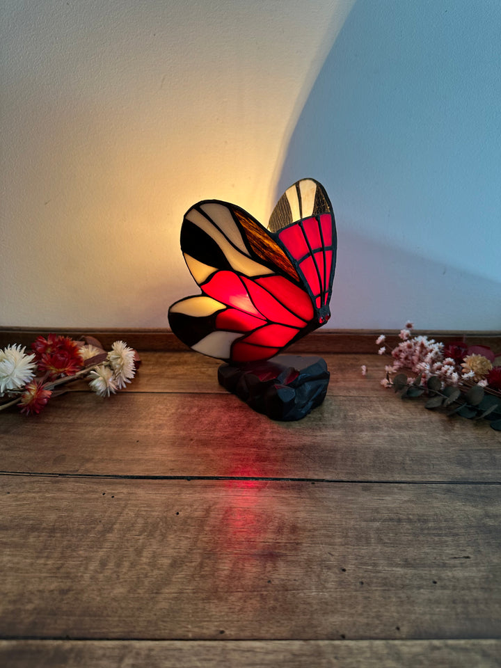 Lampe papillon à poser pâte de verre rouge et noire