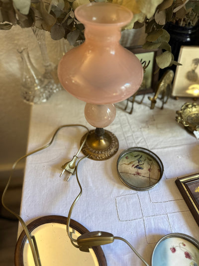 Lampe en opaline rose années 60