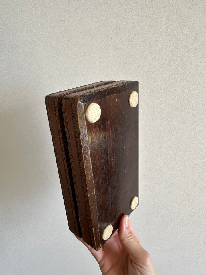 Boite rectangulaire en bois sculpté