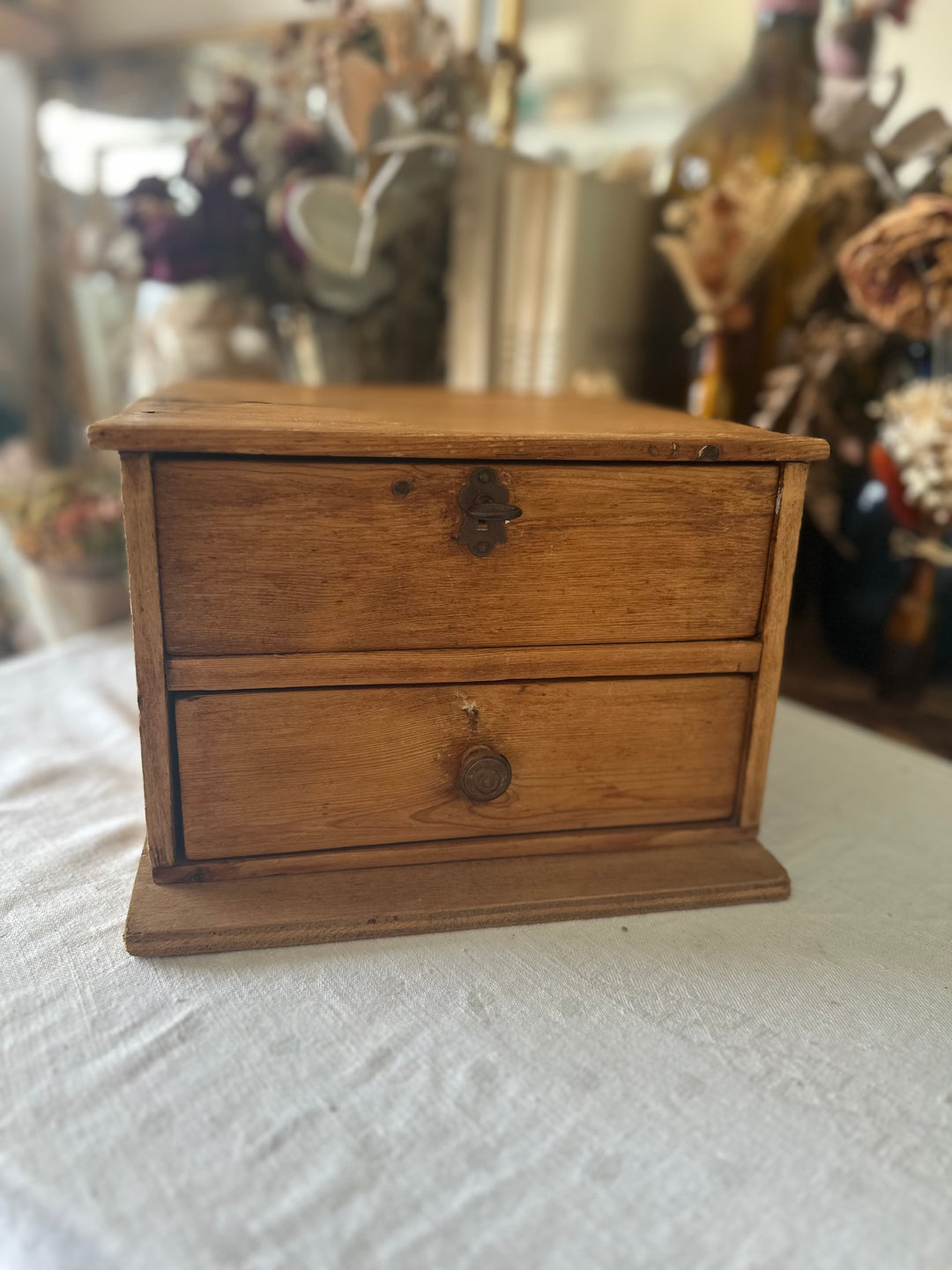 Boite de rangement artisanale en bois 1950