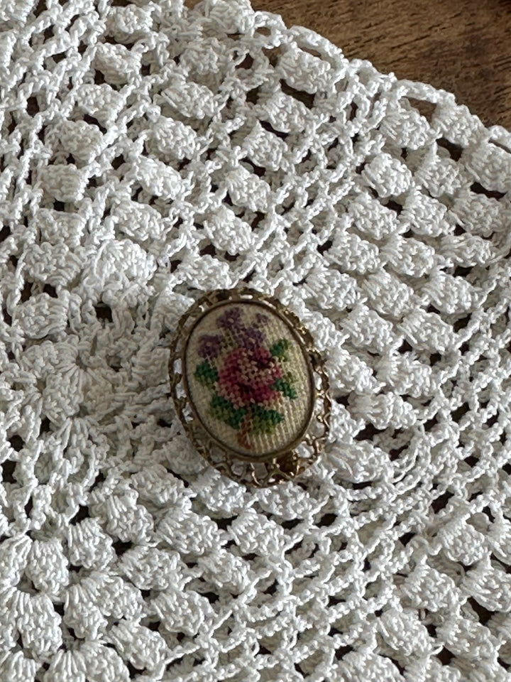 Broche XS en laiton broderie florale