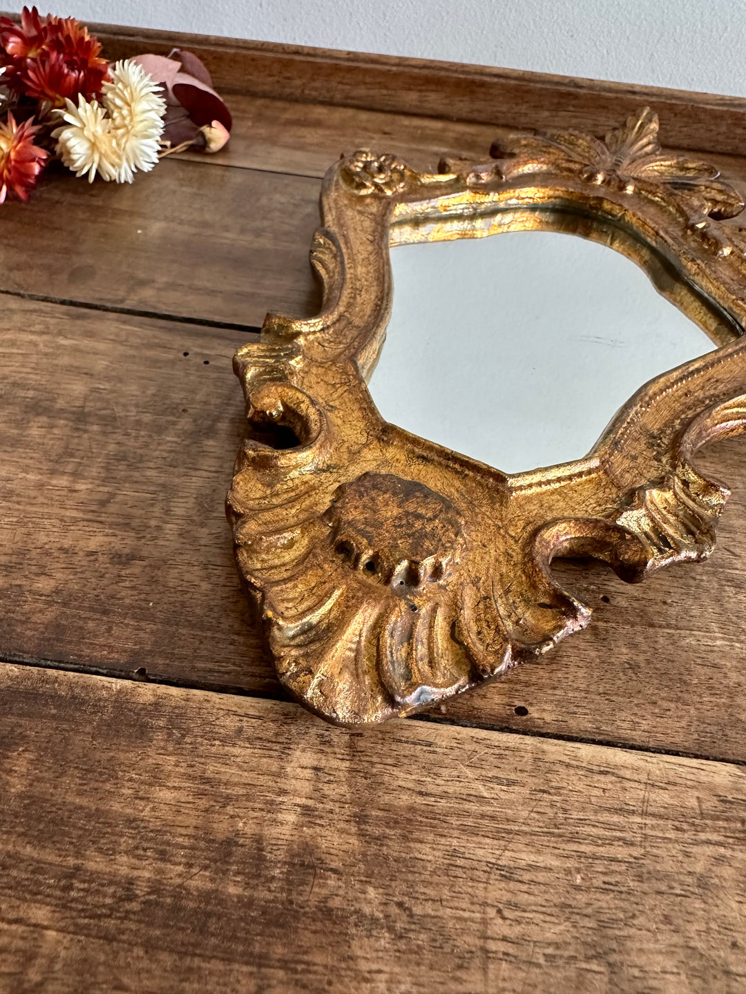 Miroir rocaille en bois doré