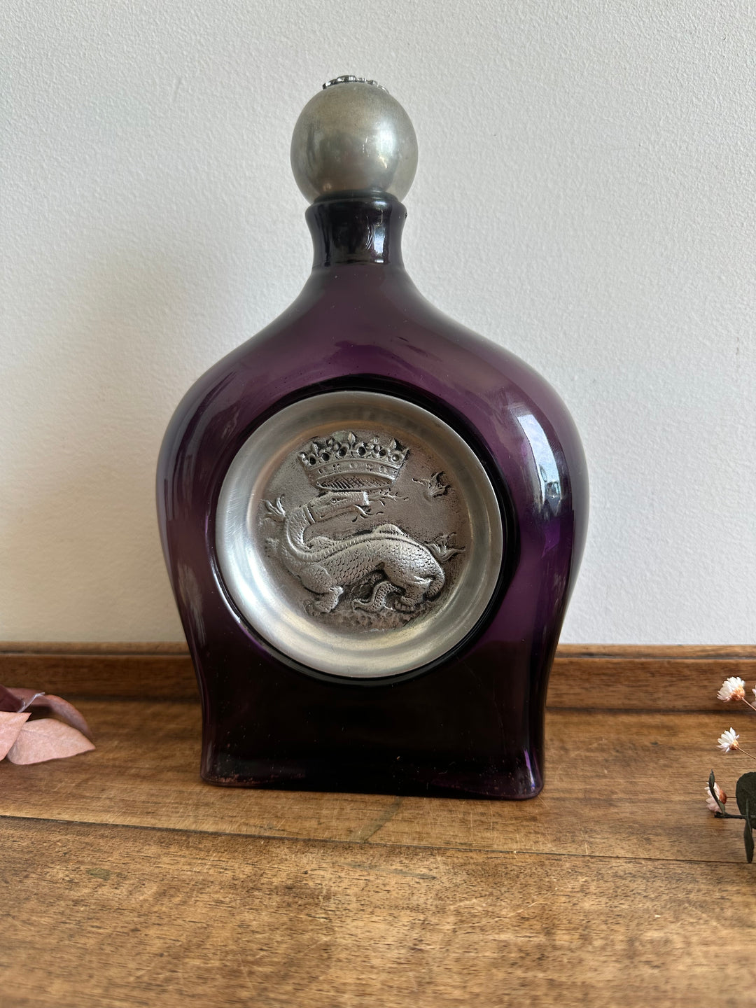 Bouteille décorative en verre fumé violet et étain