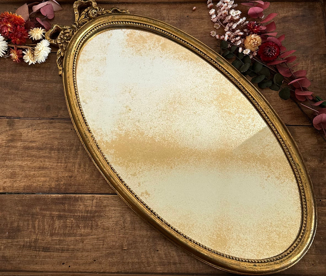 Miroir en bois ovale fronton forme de nœud