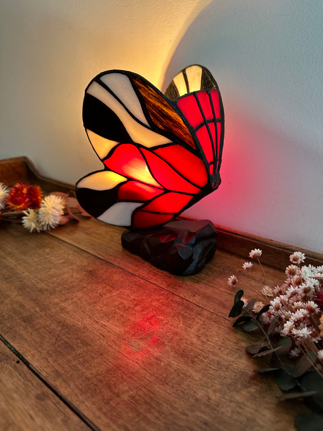 Lampe papillon à poser pâte de verre rouge et noire