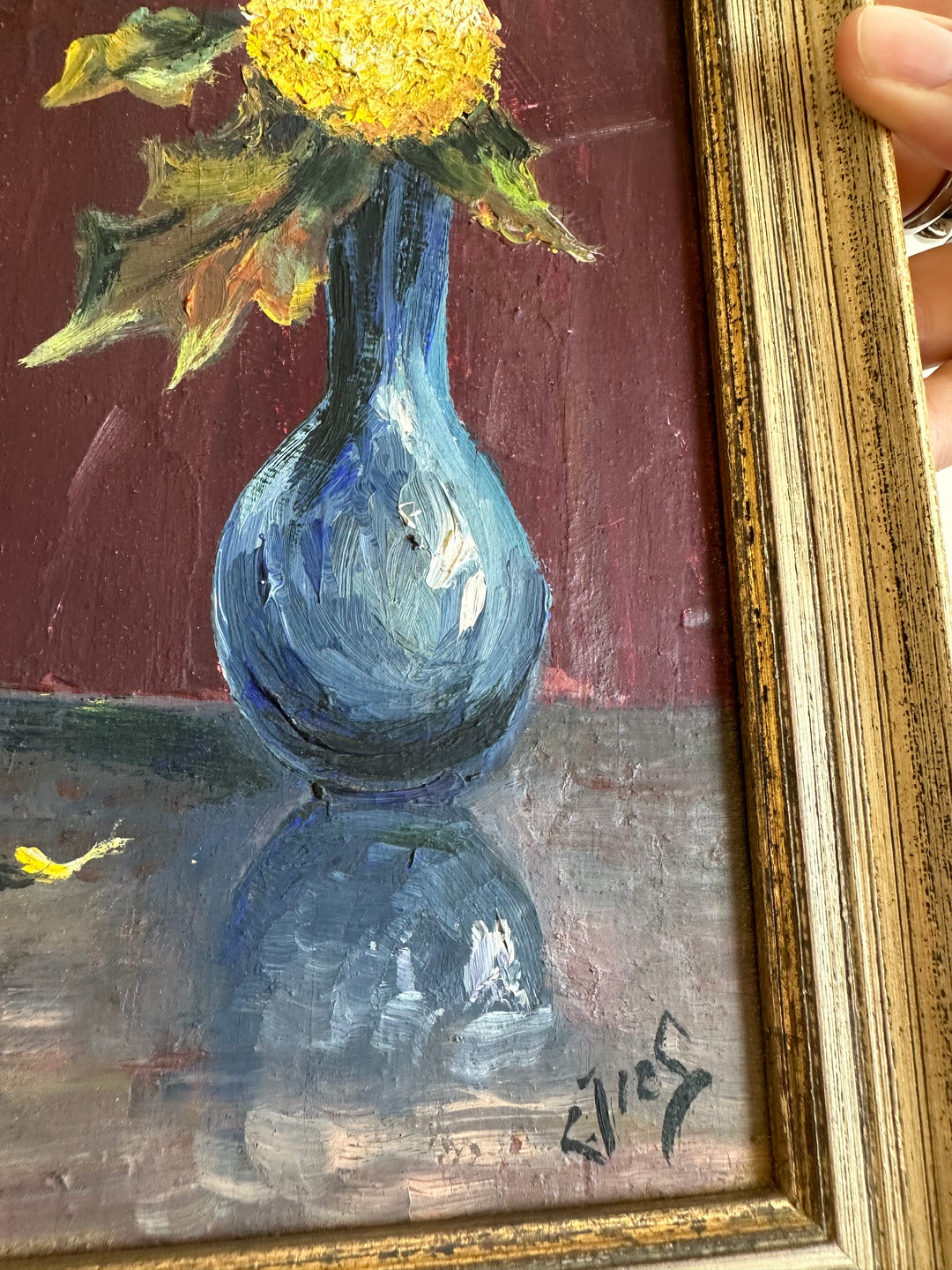 Peinture à l'huile signée dahlias jaune vase bleu