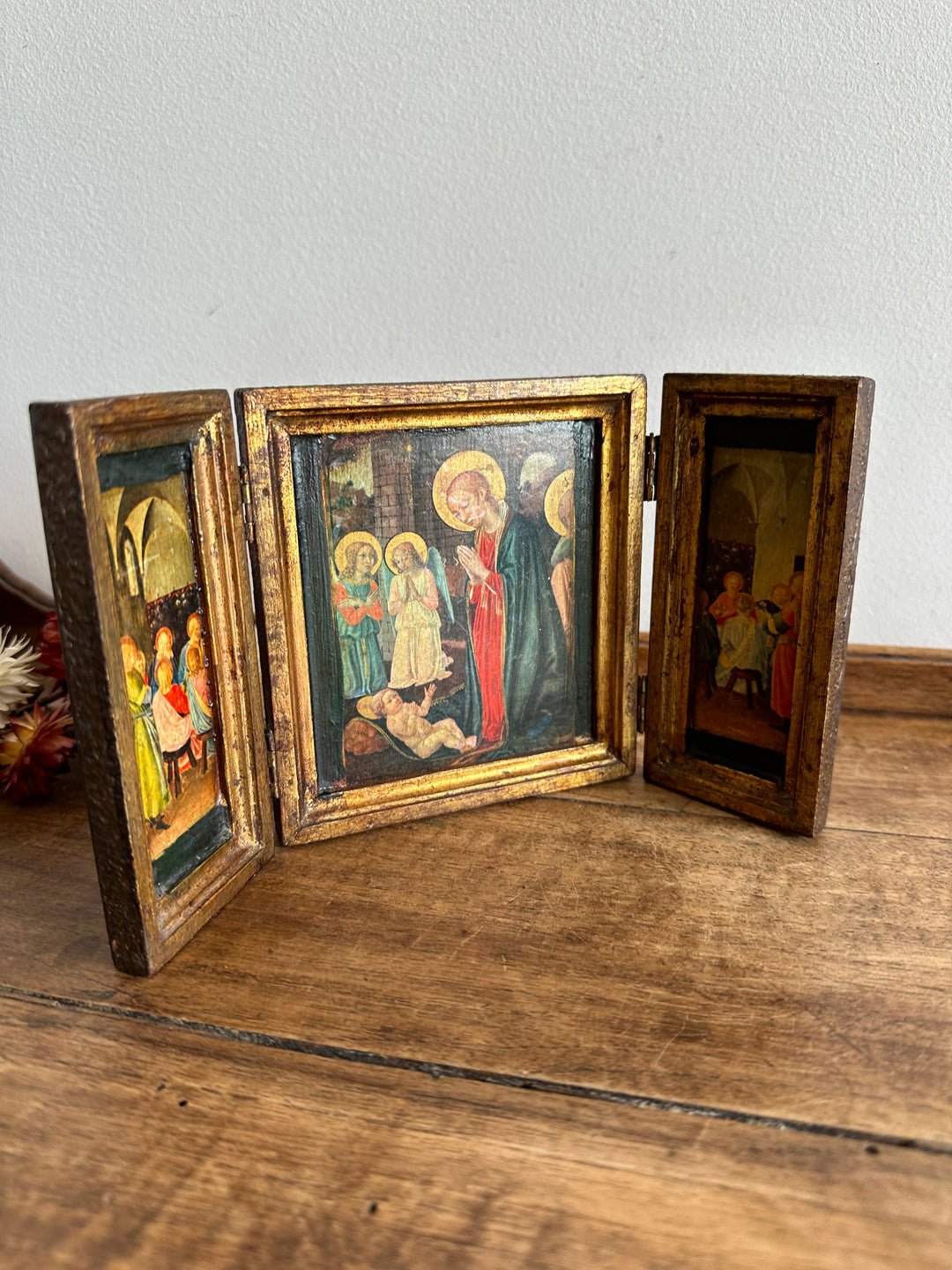 Triptyque religieux en bois forme classique