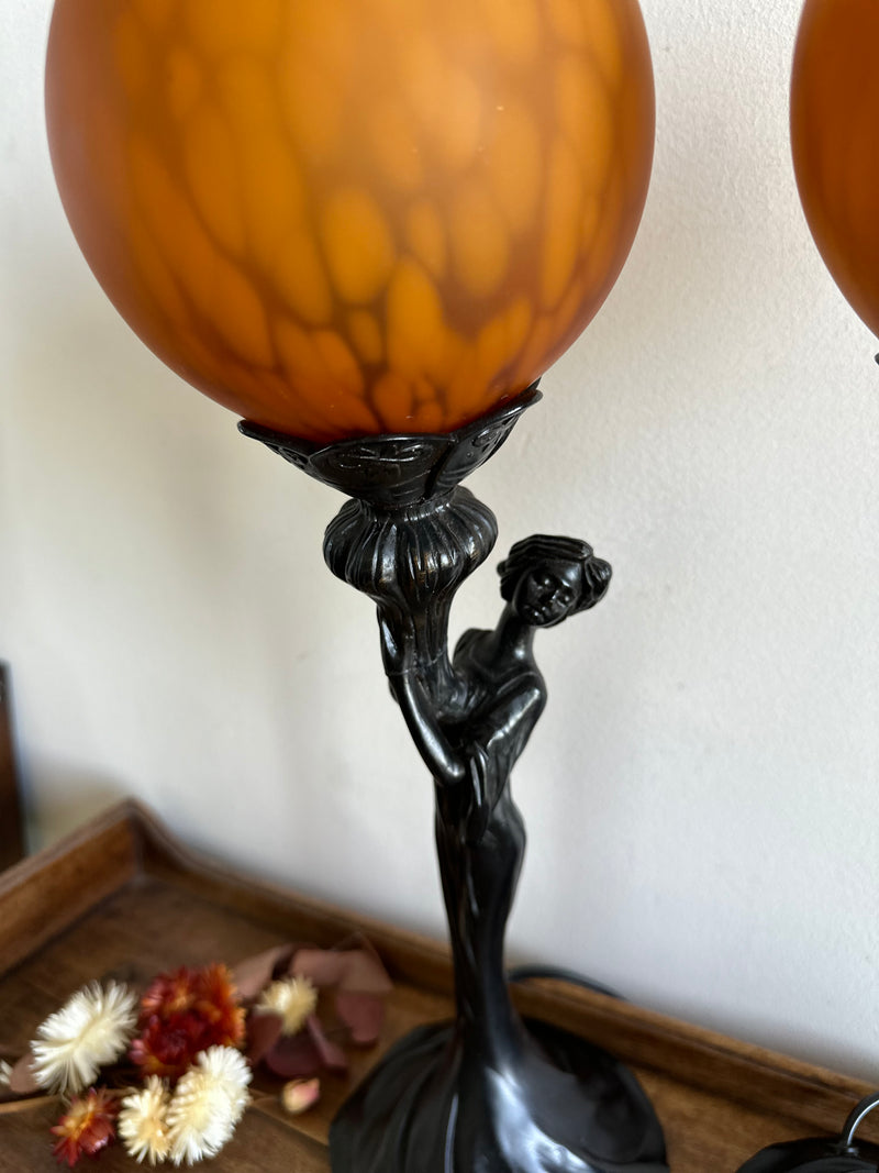 Lampes style Art Nouveau globes orangés