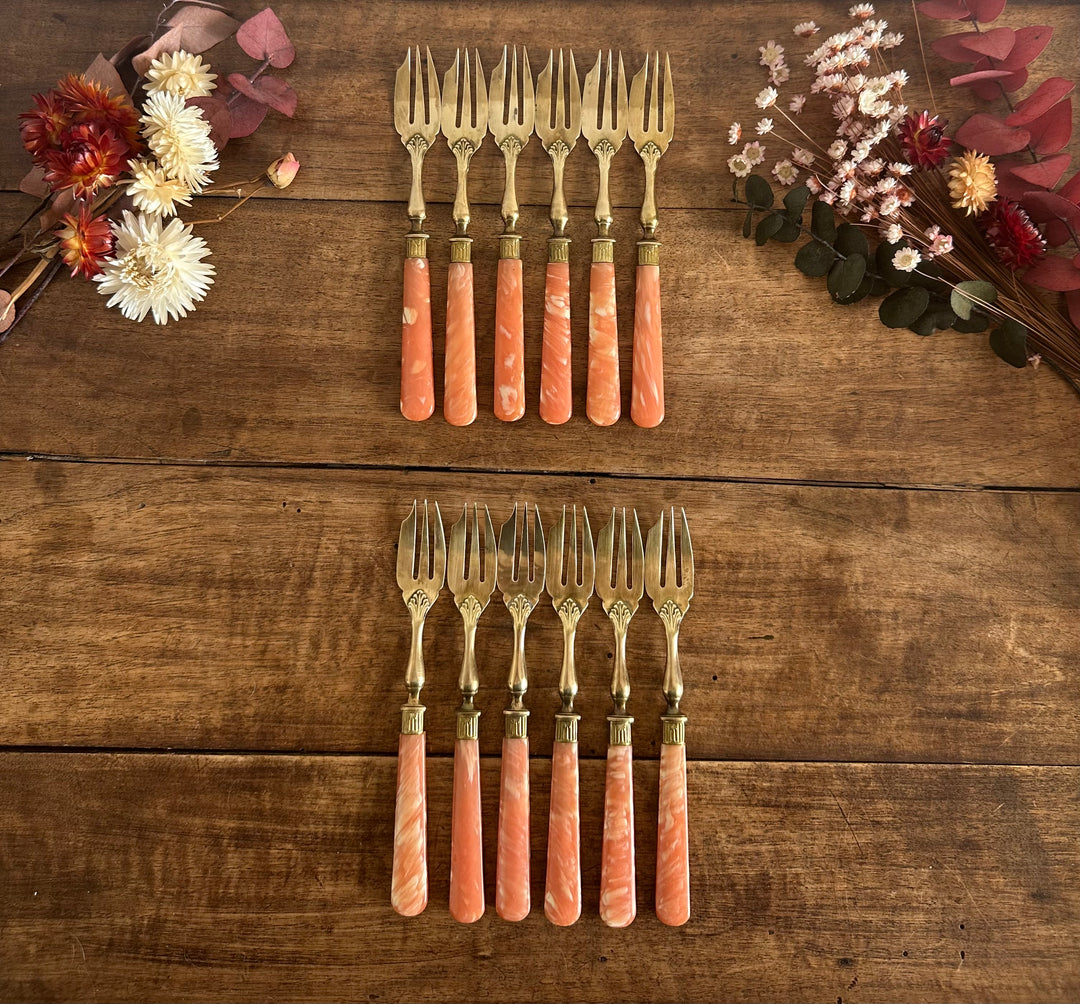 Fourchettes à dessert en laiton et bakélite rose orangé