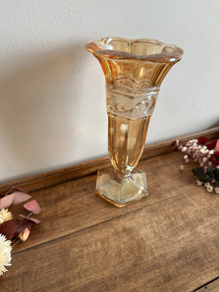 Vase soliflore en verre irisé orangé