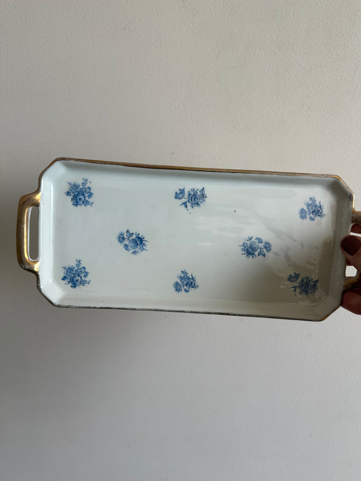 Plateau de service en porcelaine petites fleurs bleues années 50 signées Denbac