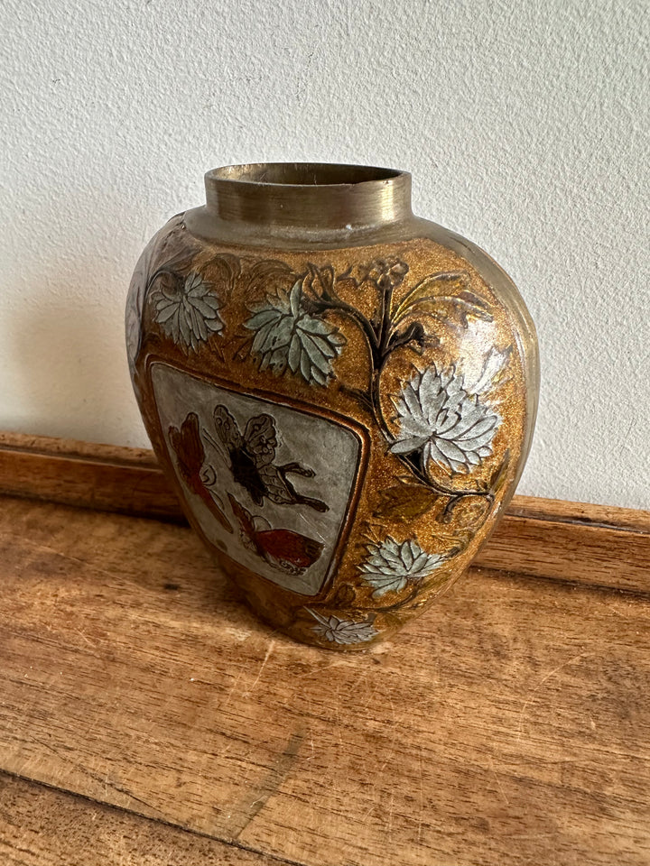 Vase en laiton émaillé motifs papillons