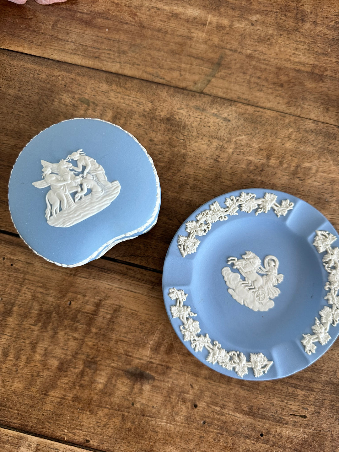 Ensemble Wedgwood bleu et blanc made in England