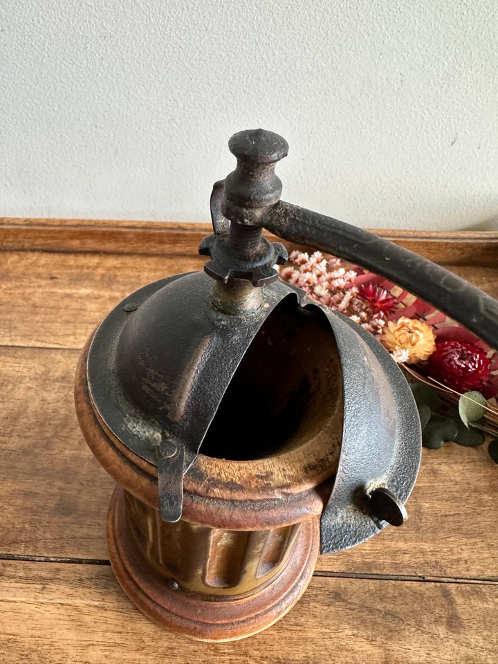 Moulins à café en bois et métal