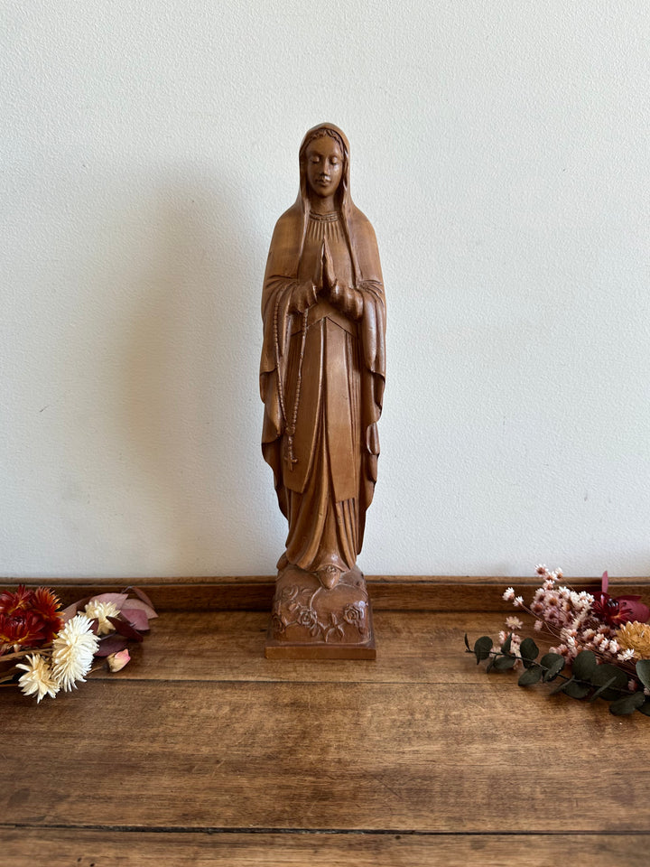 Statuette de la vierge en bois sculptée signée Lucien Pessey (1912-1992)