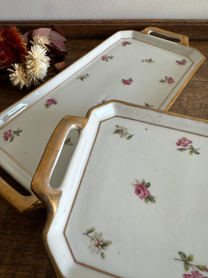 Plateaux de service en porcelaine petites fleurs roses années 50 signés Denbac